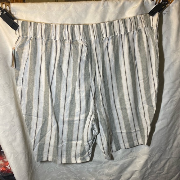 NWT Per Se Sage Green and Cream Striped Linen Drawstring Shorts - Picture 12 of 15
